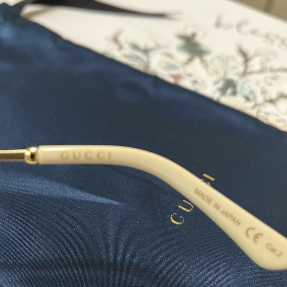 NEW GUCCI Sunglasses✨Authentic Gold Frame Gray Cat Eye Lenses GG0521S - Picture 14 of 15